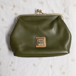 Dooney & Bourke olive kisslock wallet